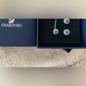 Swarovskiski Angelic set saph 
Necklace de and post earrings
